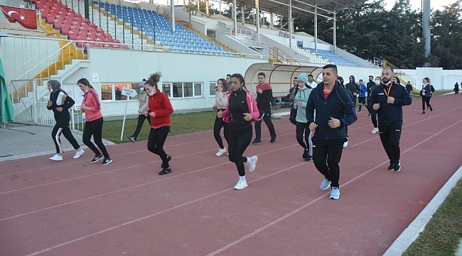 Isparta'da gençler özel yetenek sınavlarına ücretsiz kursla hazırlanıyor