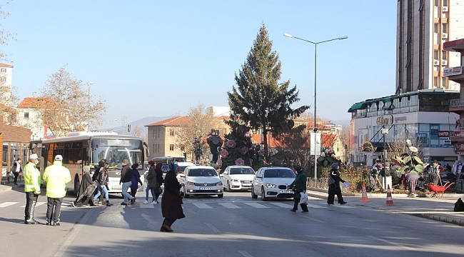 Isparta'da yayaya yol vermeyen 1606 sürücüye para cezası uygulandı