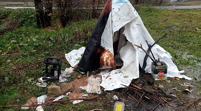 Israrla çadırda kalmak istedi, belediye ikna etti, "Benim evim Paris'te" dedi