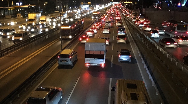 İstanbul'da mesai bitiminde trafik yoğunluğu yüzde 67'ye çıktı