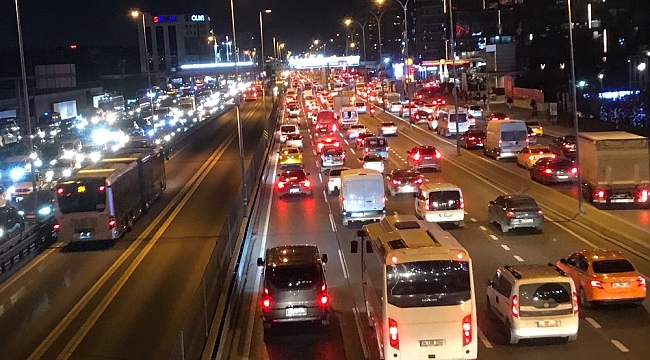 İstanbul'da trafik yoğunluğu; yüzde 71 seviyesine çıktı