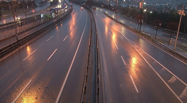 İstanbul'da yollar sokağa çıkma kısıtlamasında boş kaldı