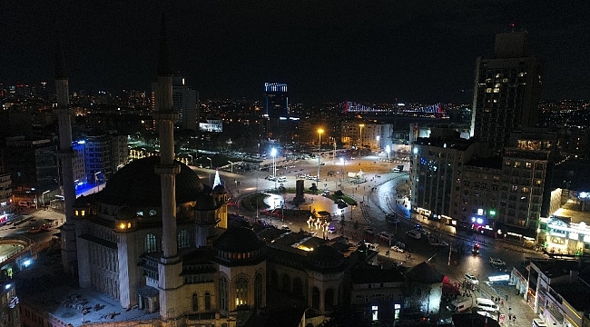 İstiklal Caddesi ve Taksim Meydanı geçtiğimiz yılın aksine bu yılbaşında sessizliğe büründü