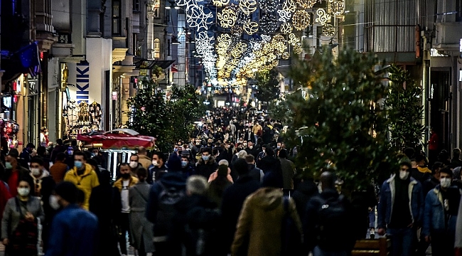 İstiklal Caddesi'nde kısıtlama öncesi korkutan kalabalık