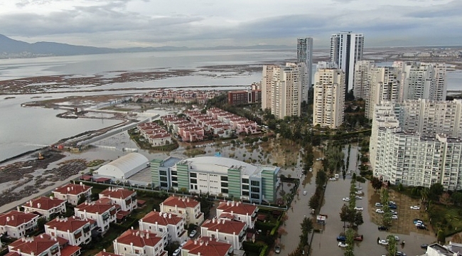 İzmir'de deniz taştı, felaketin boyutu havadan görüntülendi