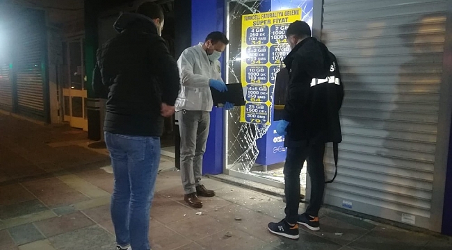 İzmir'de 3 bisikletli hırsız iş yerinden 25 cep telefonu çaldı