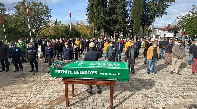 İzmir'de eski eşi tarafından öldürülen Fulya Öztürk, Muğla'da toprağa verildi