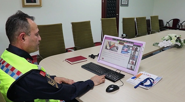 Jandarma, öğrencilere "EBA" üzerinden trafik eğitimi verdi: Hedef 11 bin öğrenci