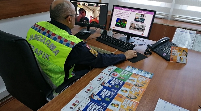 Jandarma uzaktan eğitimle öğrencilere trafik güvenliğini anlatıyor