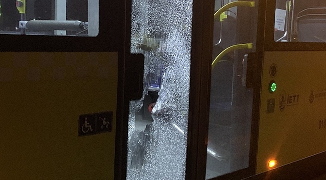 Kağıthane'de İETT otobüsüne taşlı saldırı