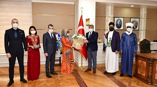 Karabük'te göçmenlerden Vali Gürel'e ziyaret