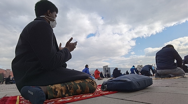 Karabük'te meydanda yağmur için dua edildi