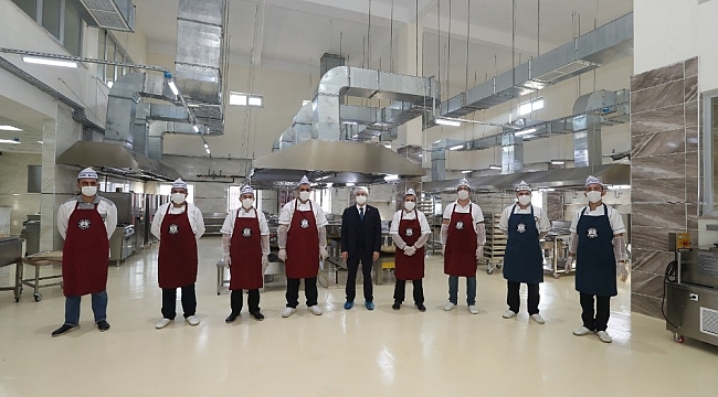 Karantinadaki vatandaşlara sıcak yemek ve gıda desteği