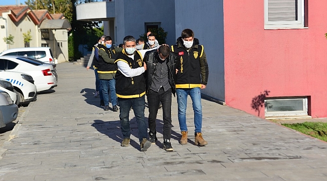 Karı koca ve kız kardeş, çiftçinin çıplak videosunu çekip şantaj yaptı