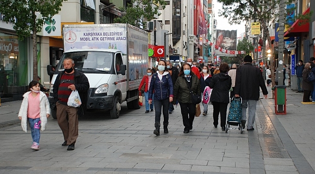 Karşıyaka Çarşı'da yılbaşı hareketliliği