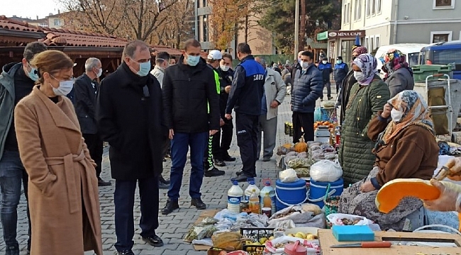 Kaymakam Türköz ve Başkan Köse'den pazar yerinde Covid-19 denetimi