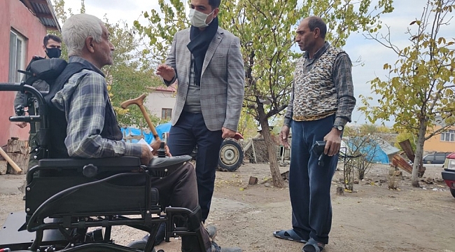 Kaymakamdan engelli vatandaşa tekerlekli sandalye sürprizi
