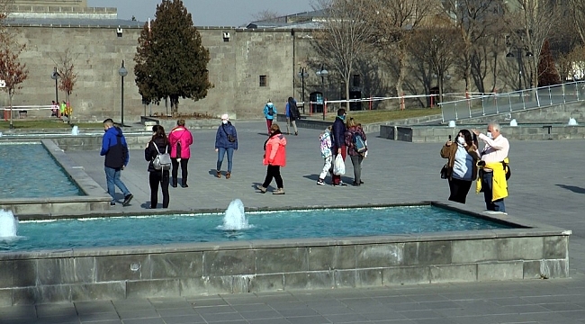 Kayseri'de sokağa çıkma kısıtlamasında meydan turistlere kaldı