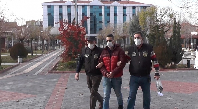 Kendilerini polis olarak tanıttılar, 'vatan' parolasıyla kapıyı açmasını istedikleri kadını dolandırdılar