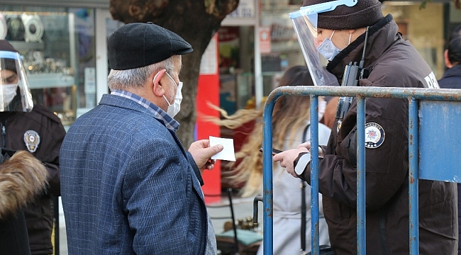 Kentin en yoğun caddesi kişi sayısı ile sınırlandırıldı, HES kodsuz giriş yapılmıyor