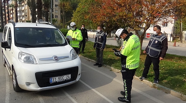 Kırıkhan'da cadde ve sokaklar sessizliğe büründü