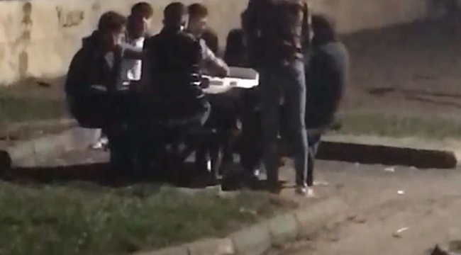 Kısıtlama saatinde parkta okey pahalıya patladı