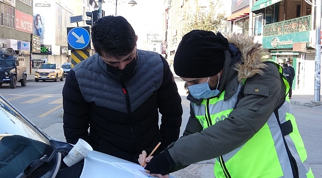 Kısıtlamada maske cezası yedi, gazetecilere kızdı