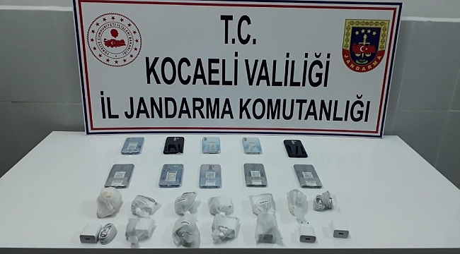 Kocaeli'de 40 bin TL değerinde gümrük kaçağı cep telefonu ele geçirildi