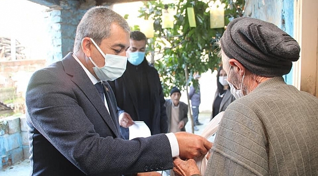 Koçarlı'da yaşlı çınarların yeni yıl yemekleri başkan Kaplan'dan