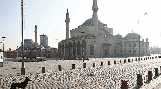 Konya'da meydanlar boş kaldı