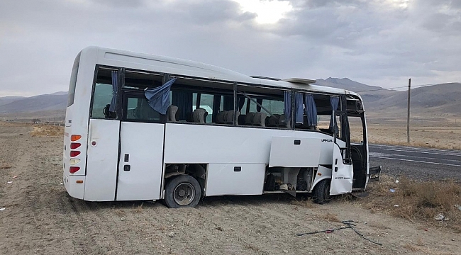 Konya'da midibüs devrildi: 12 yaralı