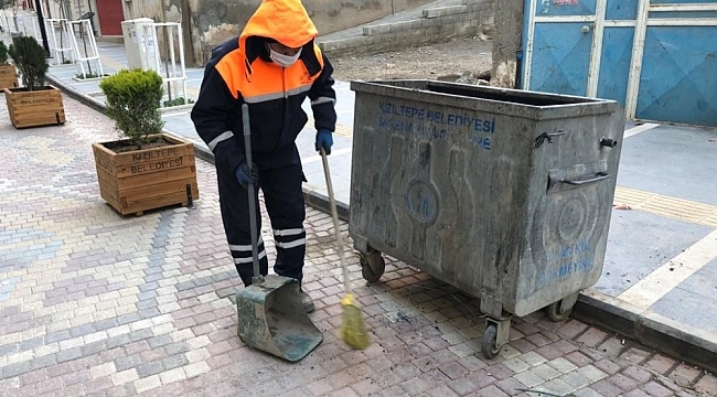 Koronanın sessizliğini süpürgesinin sesiyle bozdu