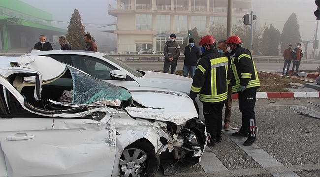 Kula'da yoğun sis kazaya sebep oldu