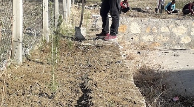 Kulplu muhtardan örnek davranış: Boş gördüğü her yere fidan dikiyor