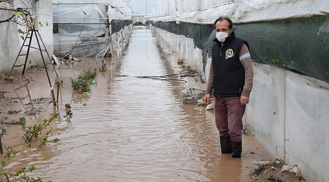 Kumluca aşırı yağmur sele sebep oldu