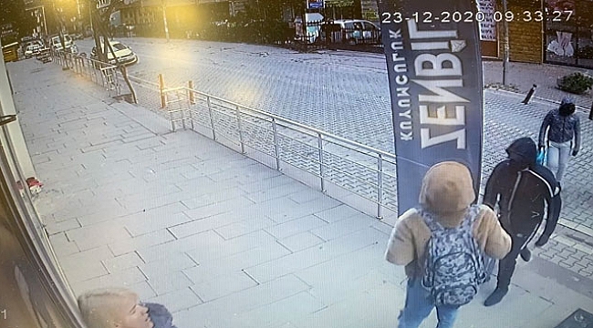 Kuyumcu anne kız, soygun girişimini önledi