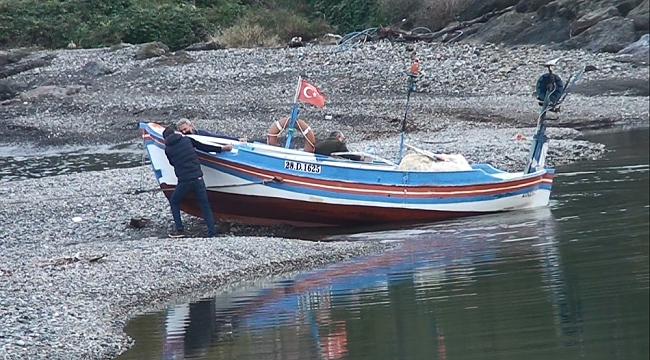 Limanın çıkışı kumla dolunca balıkçılar mahsur kaldı