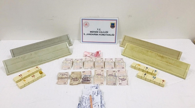 Limon bahçesinde kumar oynarken yakalandılar