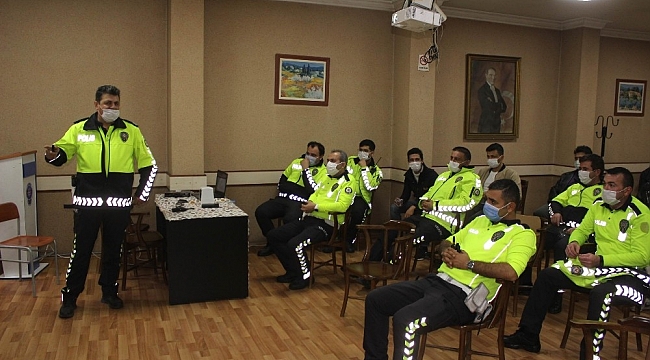 Manisa'da polise iletişim eğitimi