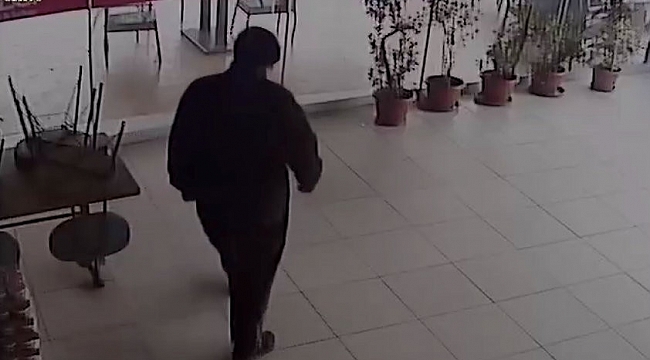 Maskeli hırsız bahşiş paralarını da çaldı