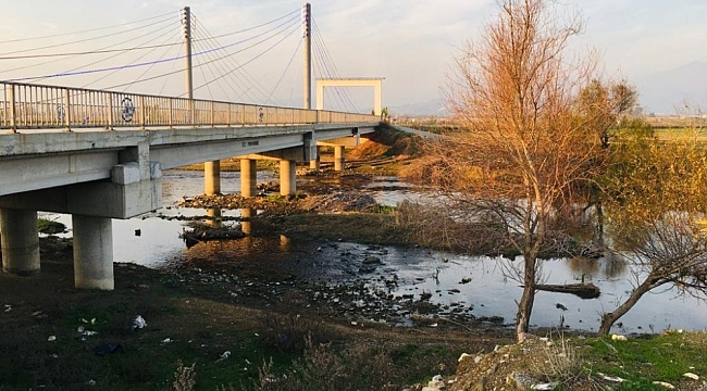 Menderes Nehri alarm vermeye başladı