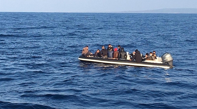 Mersin açıklarında lastik bot içerisinde 15 düzensiz göçmen yakalandı