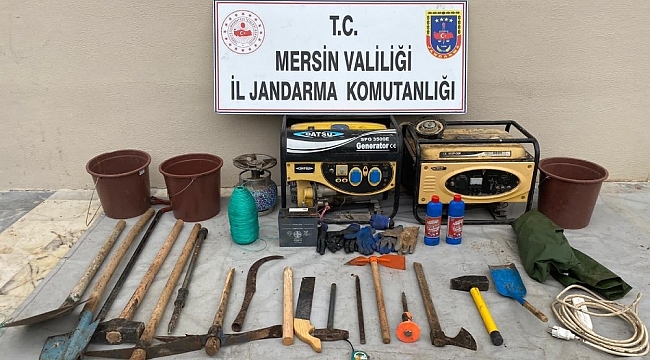 Mersin'de kaçak kazı yapan 2 kişi suçüstü yakalandı