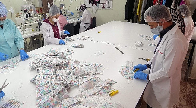 Meslek lisesi öğrencilerinden anaokulu ve ilkokullar öğrencilerine maske