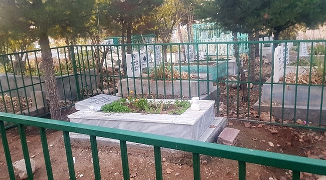 Mezar taşlarını söküp çeşmeleri tahrip ettiler