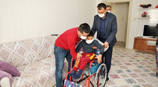 Minik Berat'a tekerlekli sandalye sürprizi