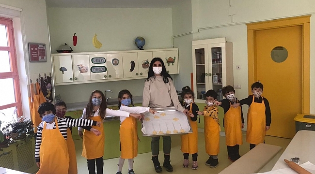 Minik GKV'liler dilek kartı hazırlayıp kurabiye yaptı