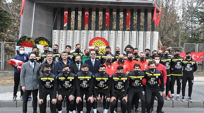 MR Grup FK'den Şehitlere saygı duruşu