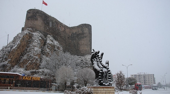 Oltu'da muhteşem kar manzaraları