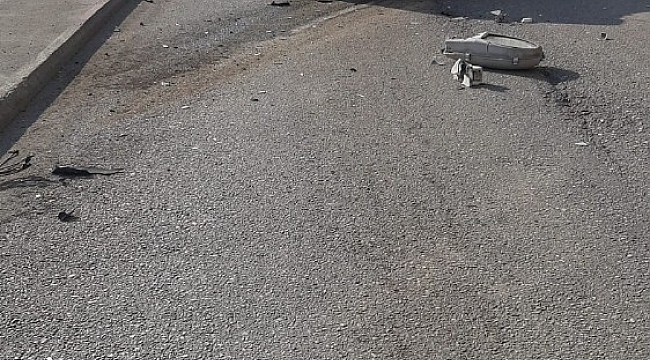 Önce karşı şeride geçti, sonra elektrik direğine çarptı